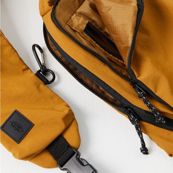 Pep in your step FP Movement Sling Bag - Picture 4 of 4